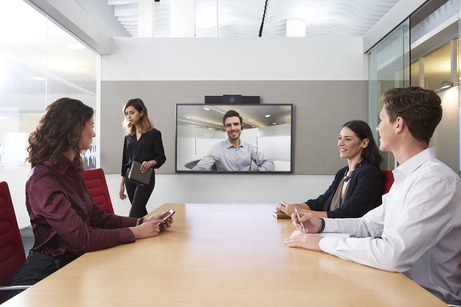 Polycom Studio: The #1 Video Conferencing Solution for Huddle Rooms